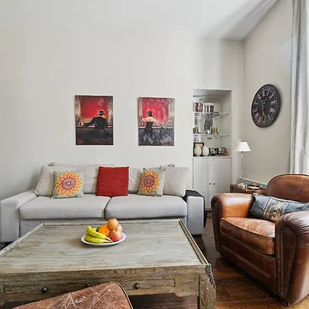 Chic Apartment Near Arc De Triomphe Paris