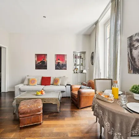 Chic Apartment Near Arc De Triomphe
