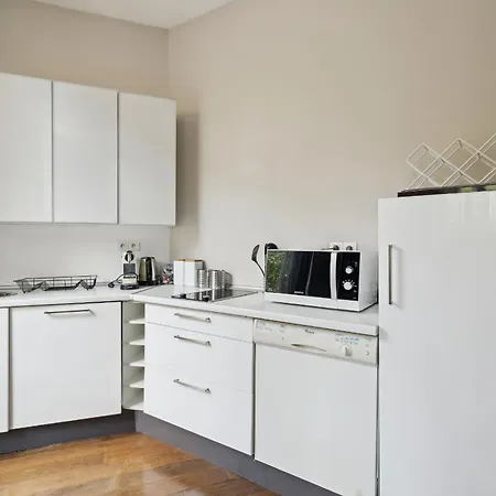 Chic Apartment Near Arc De Triomphe *