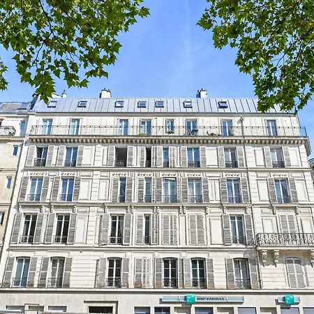 Chic Apartment Near Arc De Triomphe