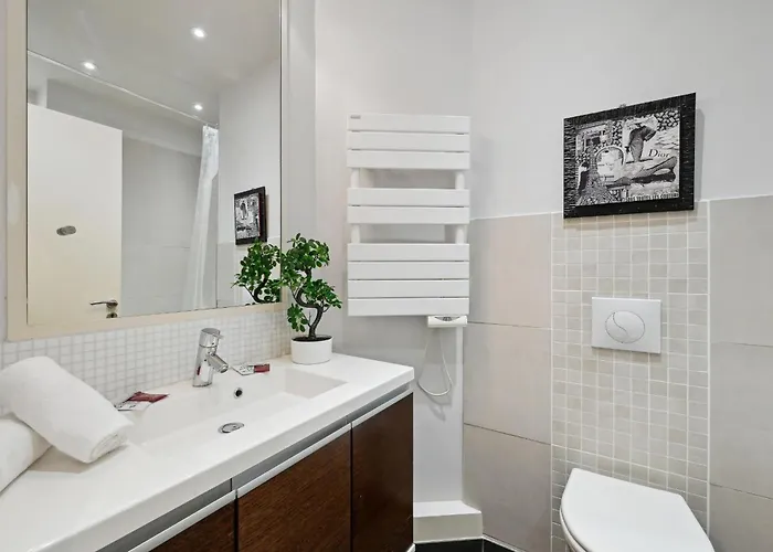 Chic Apartment Near Arc De Triomphe *