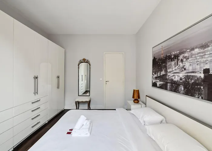 Chic Apartment Near Arc De Triomphe * Paris