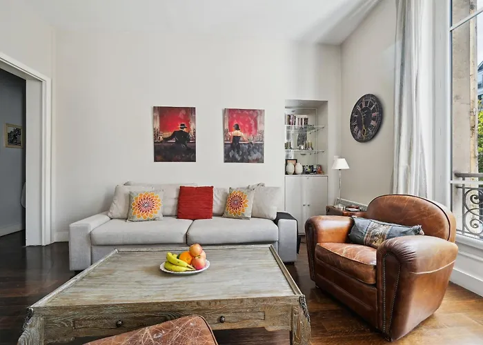 Chic Apartment Near Arc De Triomphe Paris