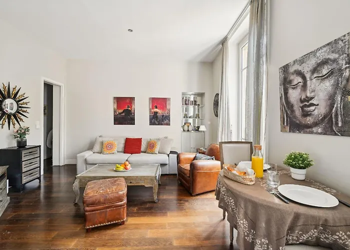 Chic Apartment Near Arc De Triomphe