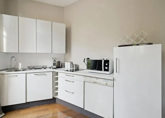 Chic Apartment Near Arc De Triomphe *