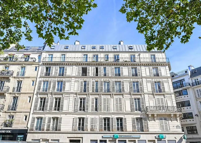 Chic Apartment Near Arc De Triomphe